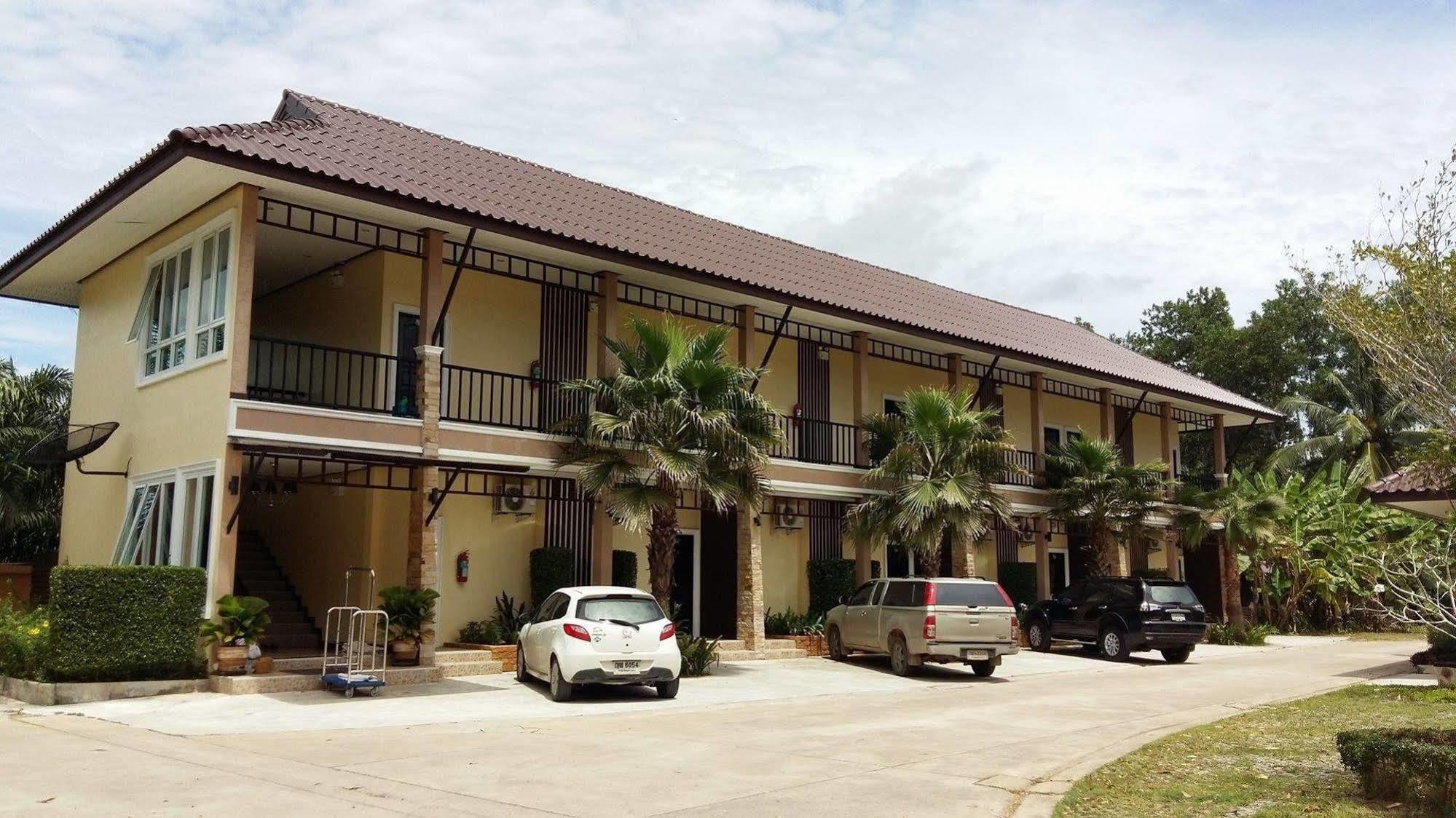 Palm Sweet Resort Chumphon Exterior photo