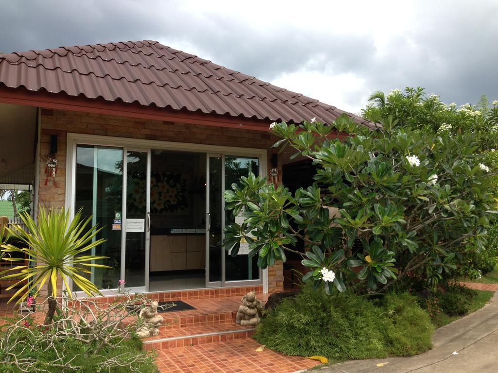 Palm Sweet Resort Chumphon Exterior photo